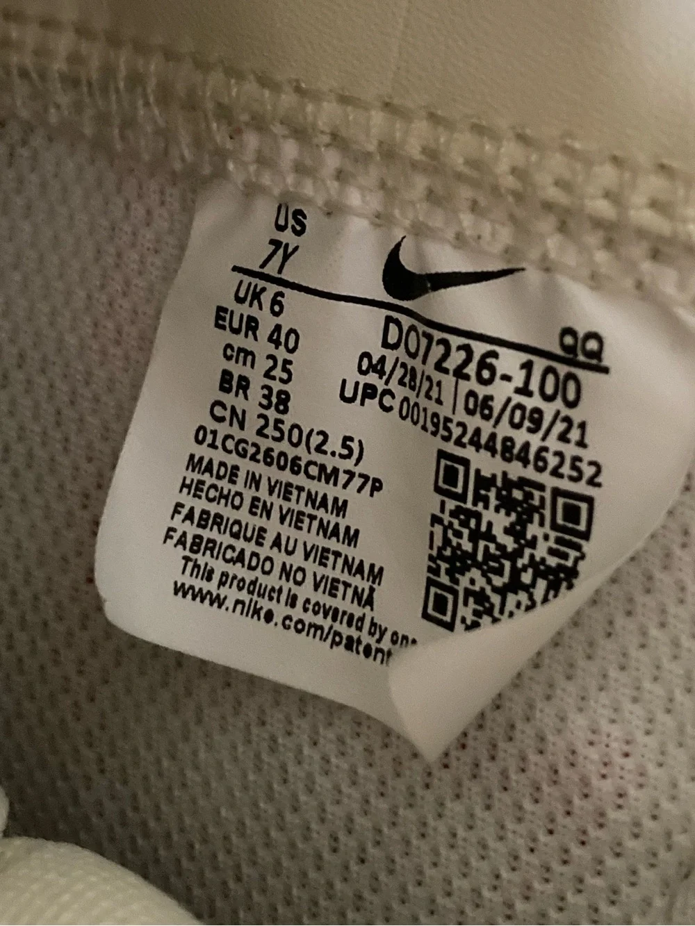 Nike suede High-Top Sneakers in Off-White with Pink/red Swoosh